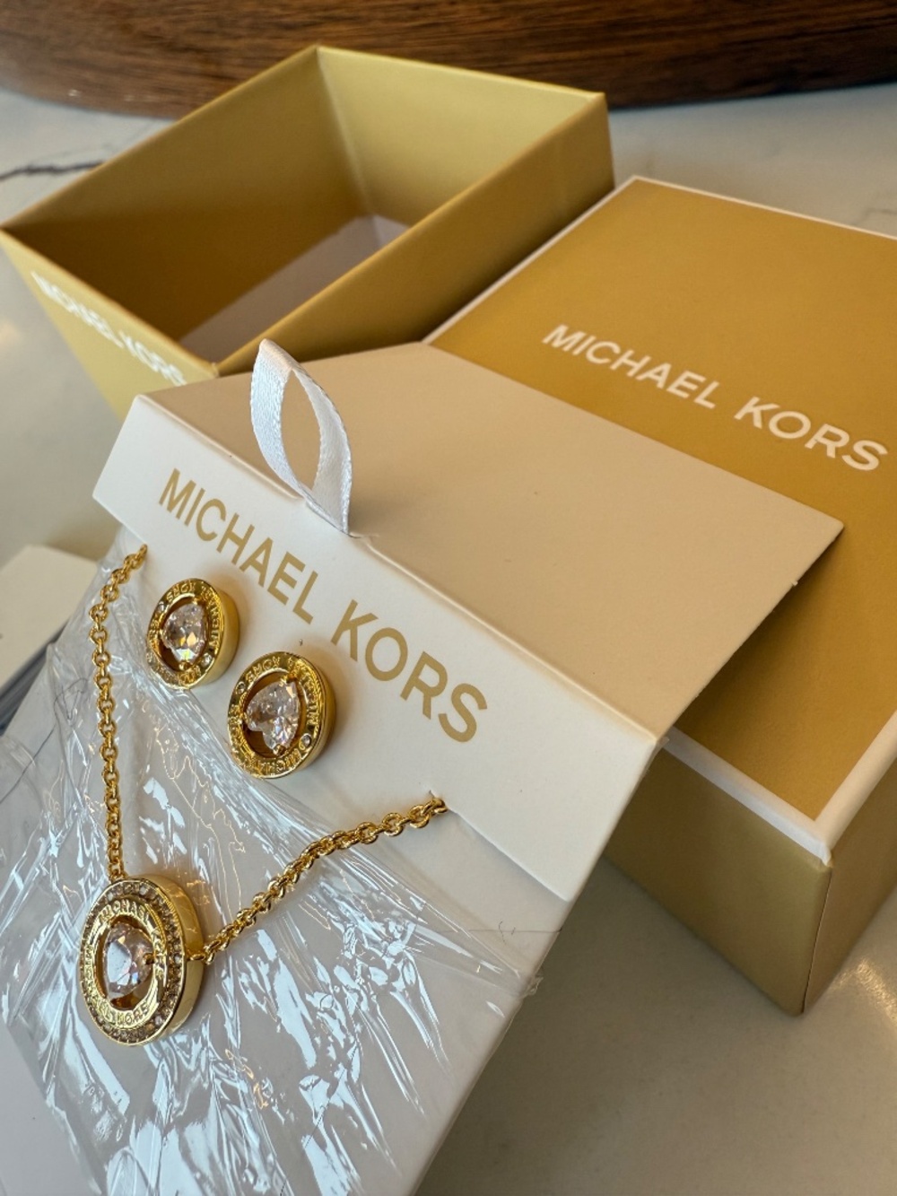 New Michael Kors Set of Gold tone Heart Shape Crystal Necklace & Earrings - Picture 6 of 15